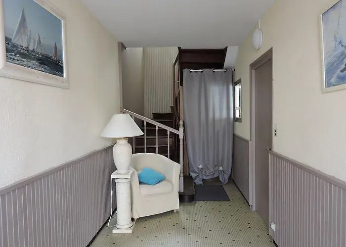 فندق Les Voyageurs 2*